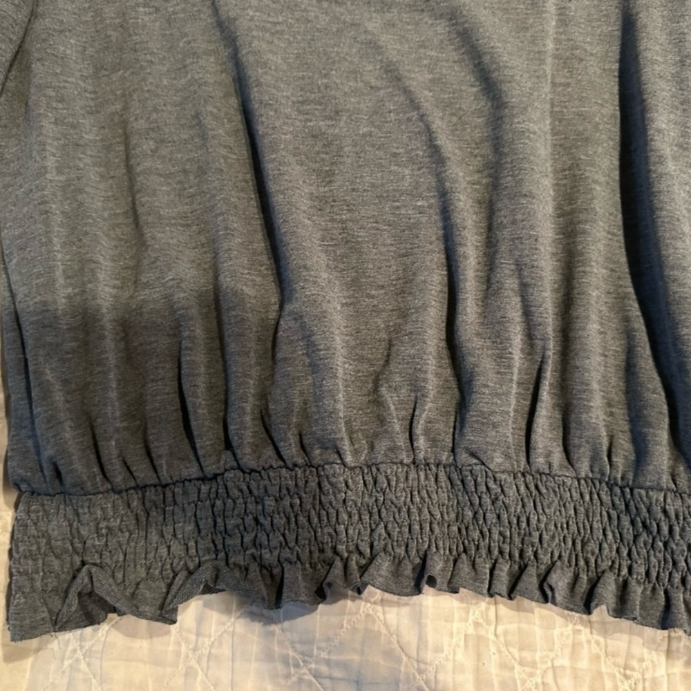 Doe & Rae women’s Charcoal/Gray Long Sleeve Blouse- size- large!New,Never worn - Picture 6 of 11
